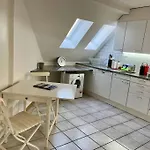 Lejlighed Quiet Attic-apartment Center *