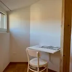 Quiet Attic-apartment Center Lägenhet *