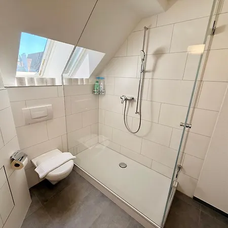 Quiet Attic-apartment Center Lägenhet