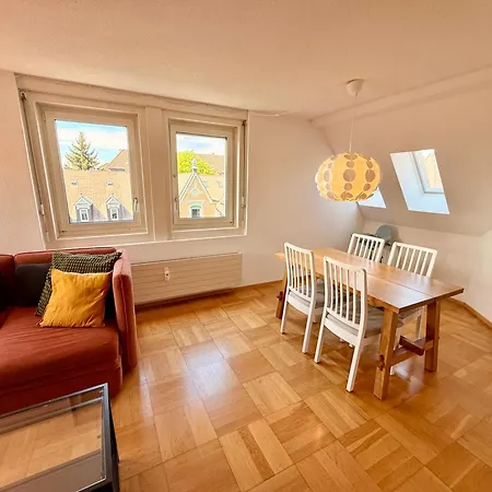 Lägenhet Quiet Attic-apartment Center