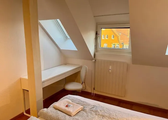 Quiet Attic-apartment Center דירה